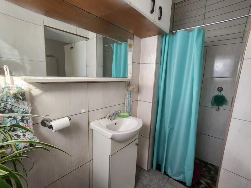 To Let 1 Bedroom Property for Rent in Grassy Park Western Cape